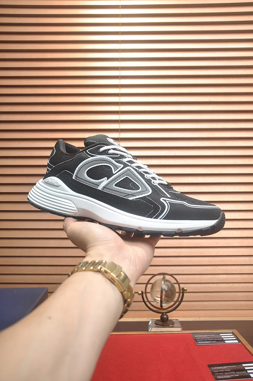 Men's men's shoes 💰: 500💶 (top original order) Brand: Dior (Dior) Standard code: Men's code 38-44 (45 customized) Grade: Same as the official website Material: Top original cowhide spliced ​​together Original wear-resistant and lightweight outsole Style category: Fashionable casual shoes Distinguished luxury brand elements top luxury Color: Actual picture color